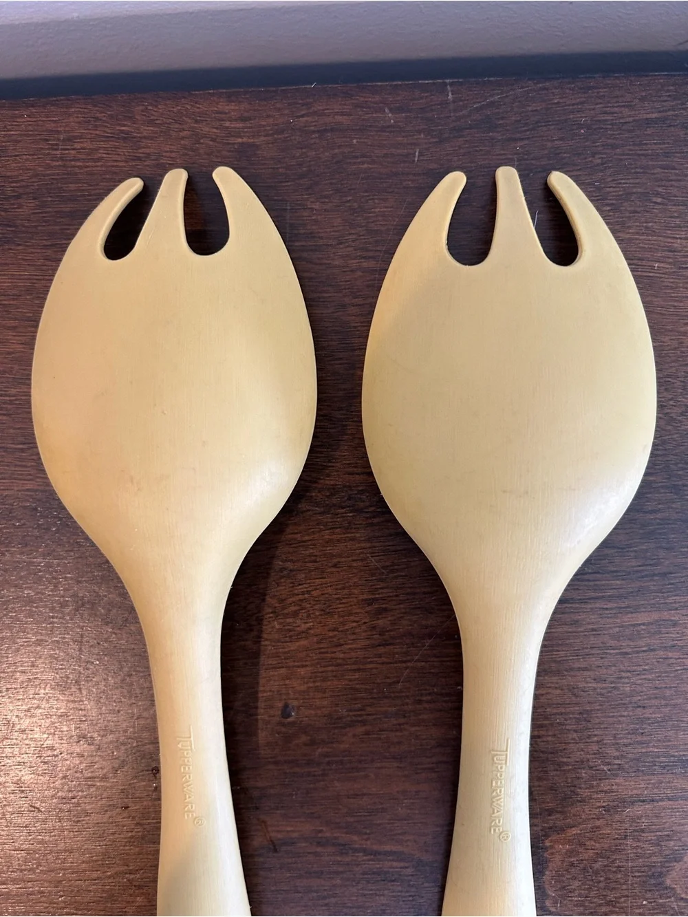 Tupperware Salad Tongs HARVEST GOLD 12.25 Inches. Read Description For Details.